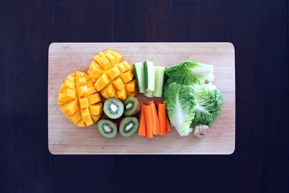 Kiwi, alface, cenoura, melão, fruta, vegetariano, delicioso e saudável