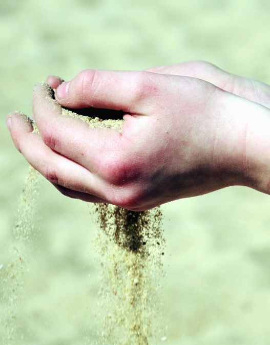 Hand, Sand, Boden, Mann, Granulat