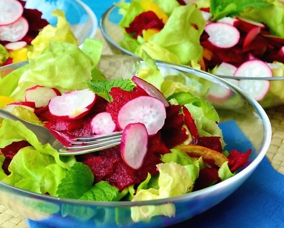 редька листя салату виделкою, пластини, вегетаріанські, їжу, смачно