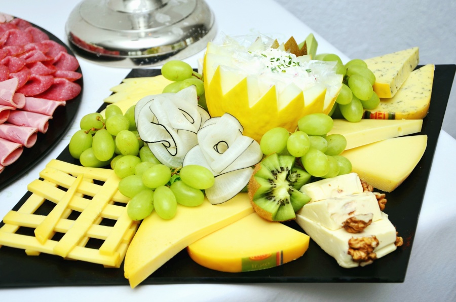 Kiwi, druer, ost, mat, frukt, valnøtt
