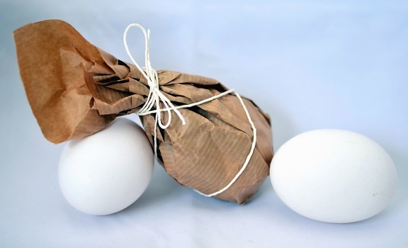 ovo, de papel, vinculado, corda