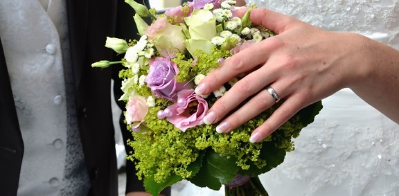 Matrimonio, anello di nozze, fiore, bouquet, mano