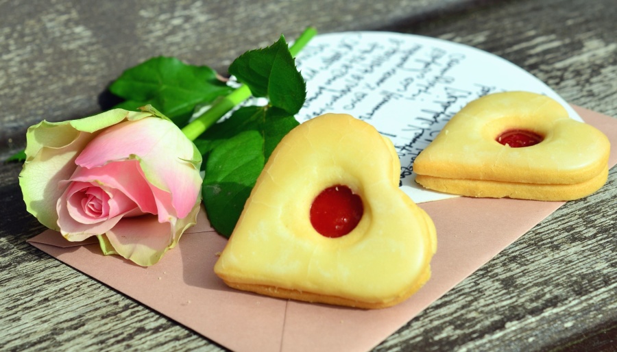 ciasto, róża, romans, miłość, list, wiadomość