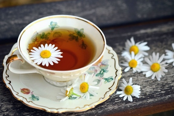 Daisy, čaj, pohár, talířek, dřevo, stolní