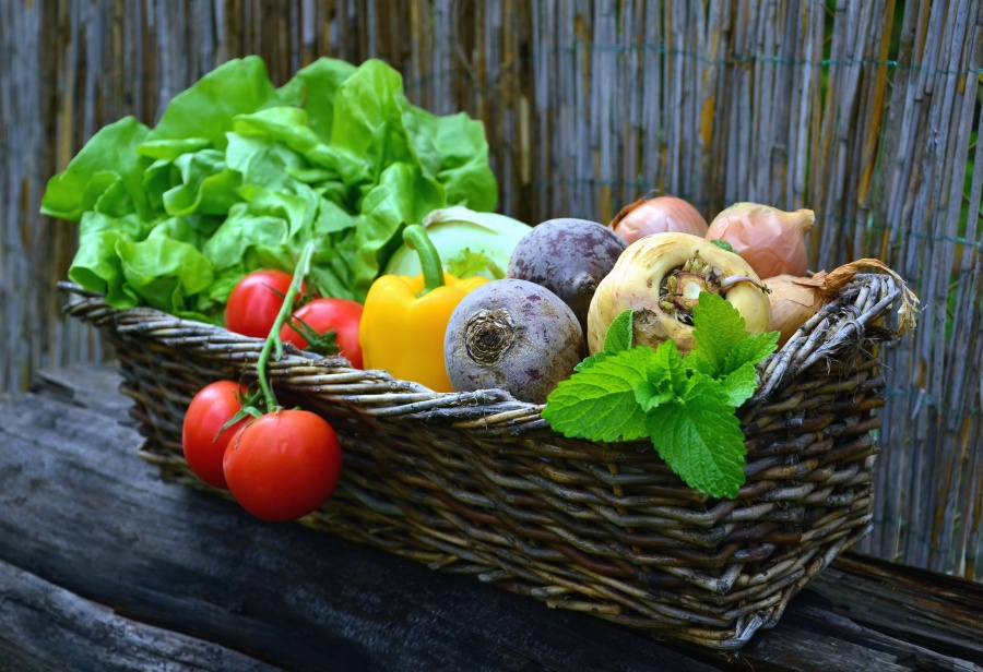 Vegetales, tomate, pimienta, cesta, comida