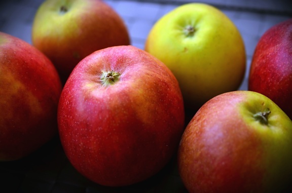 rött äpple, frukt, mat, tabell