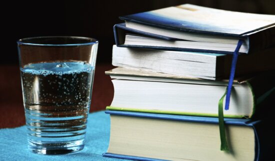 Glas, Wasser, Buch, Lernen, Studium, Wissenschaft