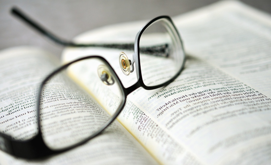 óculos, ampliação, livro, papel