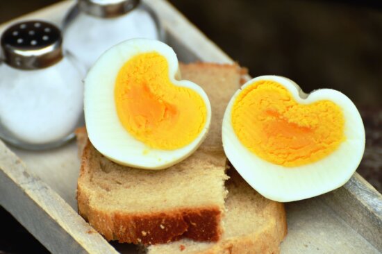 salt, saltshaker, bread, toast, eggs, food, breakfast
