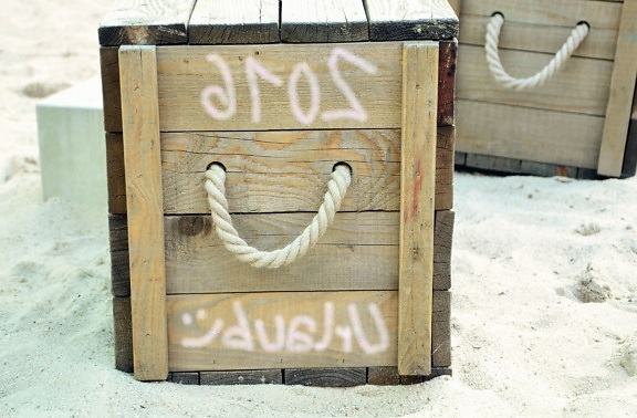Cuerda, caja, paquete, arena, playa