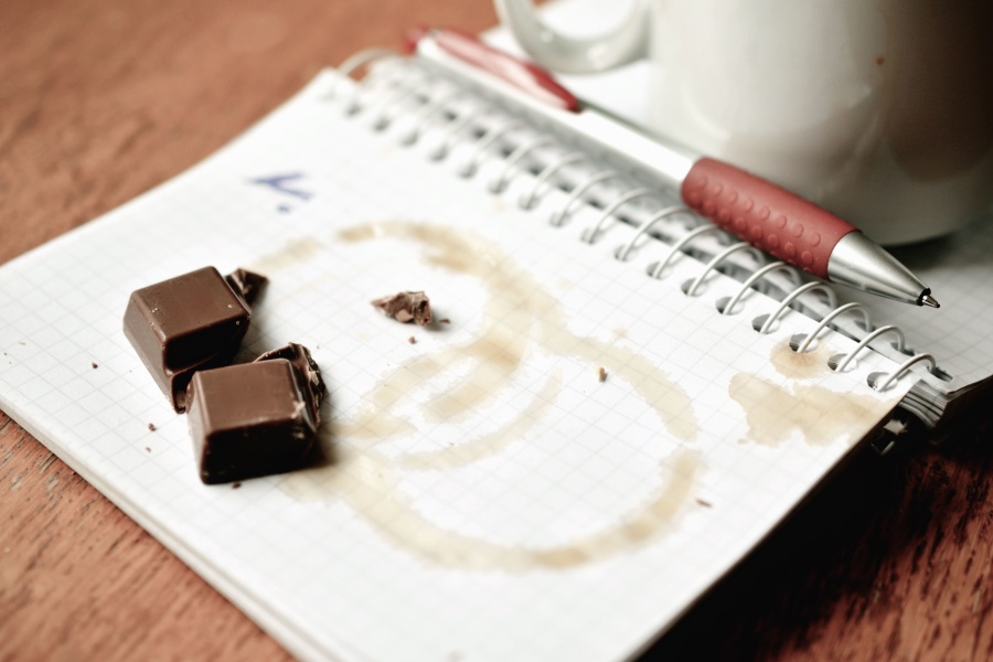 čokolada, slatko, mrlja, šalica za kavu, papir, olovke