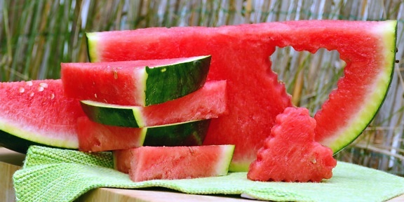 watermeloen met fruit, zoete, hart, decoratie