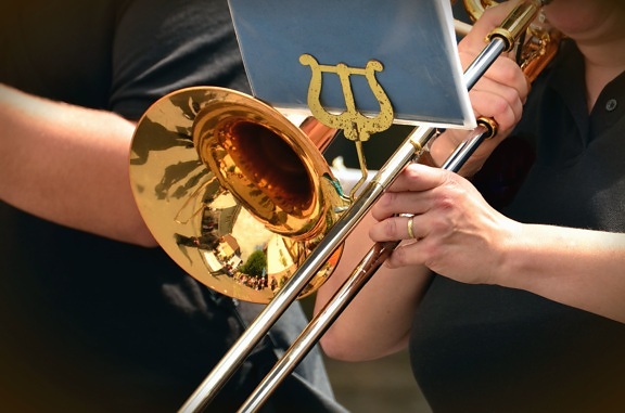 Trompeta, instrumento de cobre amarillo, música, mano, dedo, músico