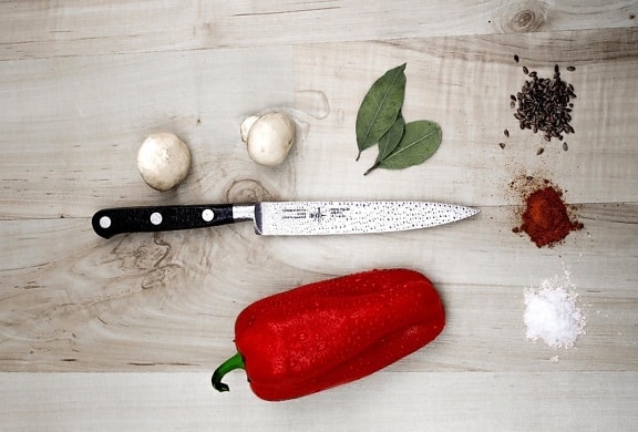 kniv, krydderier, rød peber