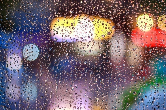 Pioggia, vetro, rugiada, luce