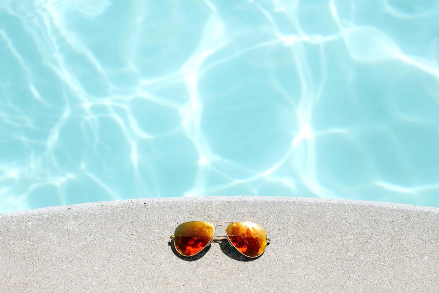 Gafas de sol, piscina, agua