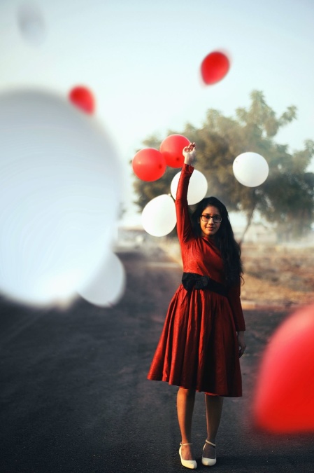 tyttö, ilmapallo, punainen, valkoinen, onnellisuus, rakkaus