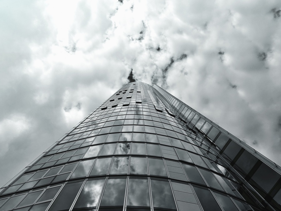 建物のファサードは、建築、ガラス、反射、空、雲