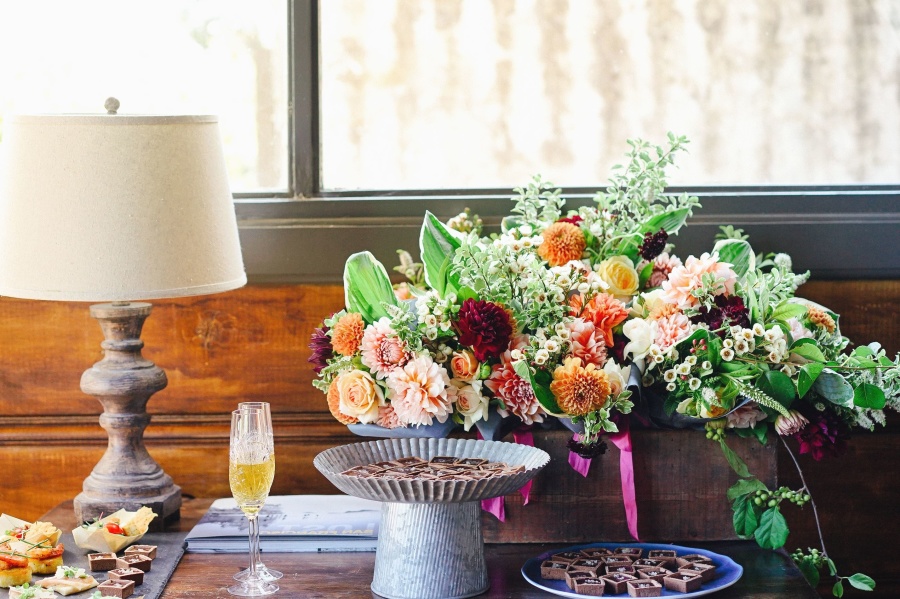 λαμπτήρα, λουλούδι, μπουκέτο, τραπέζι, διακόσμηση, φαγητό, γλυκό, γιορτή