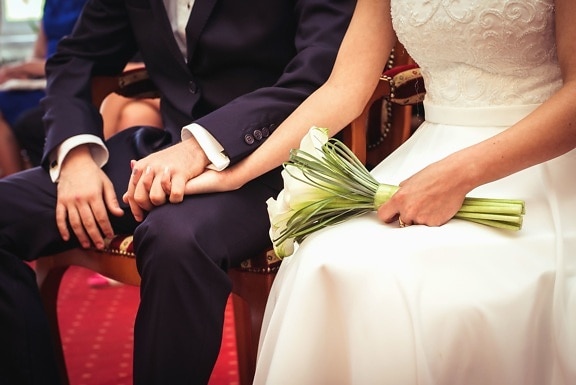 nevesta, ženích, svadobné kytice, ruky, manželstvo, láska