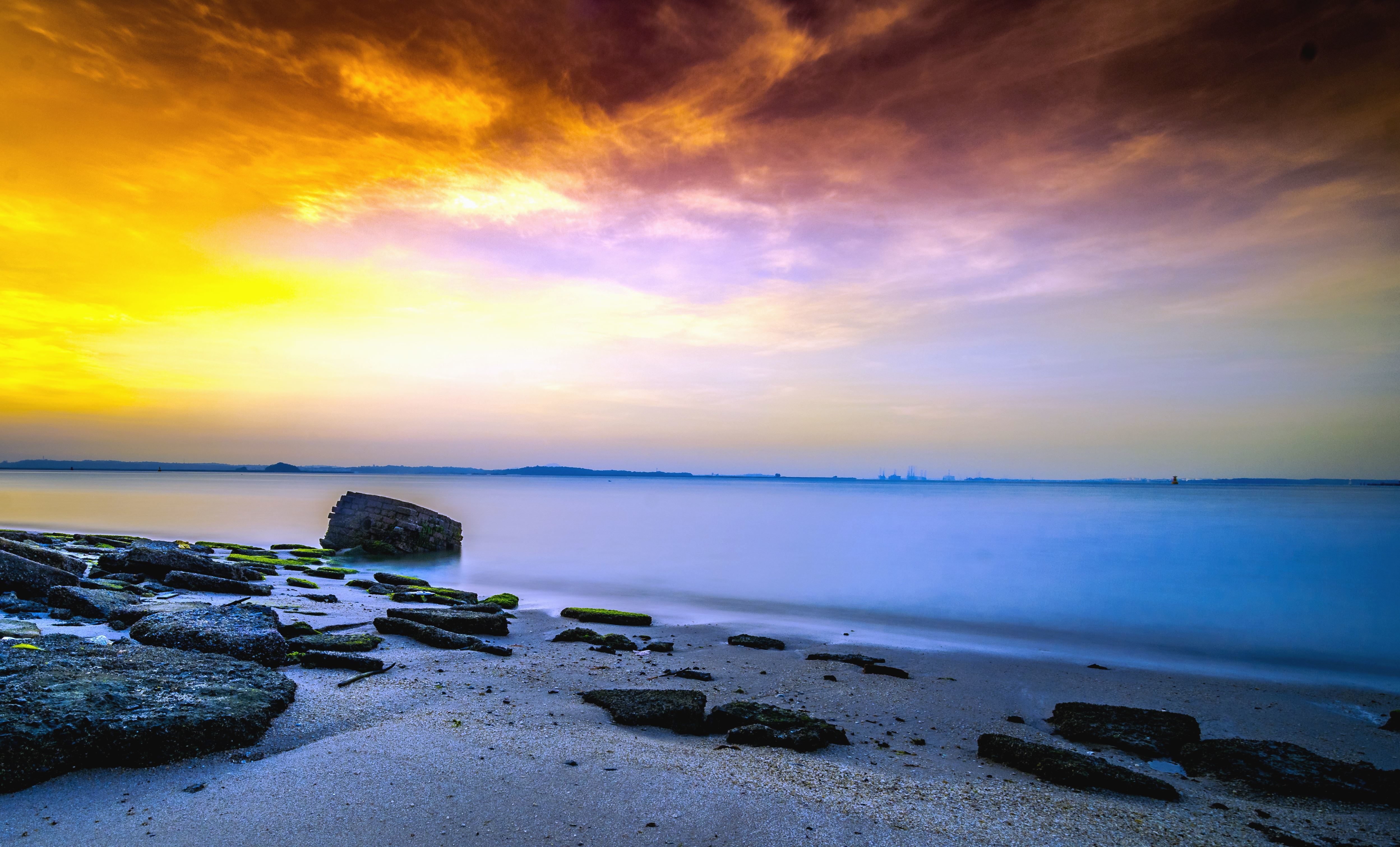 フリー写真画像 空 風景 海 ビーチ 石 砂 水
