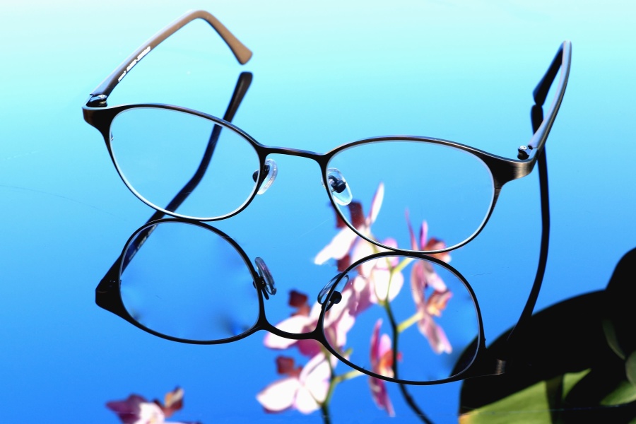 Dioptrické okuliare, sklo, kvetina, odraz, kovové