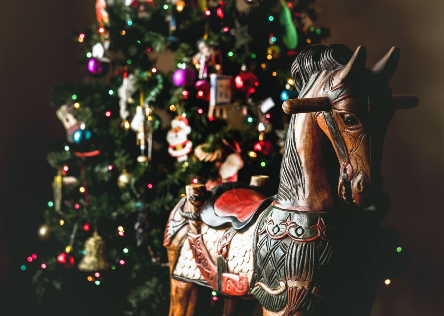 De madera, caballo, árbol de navidad, adornos, navidad, año nuevo, celebración
