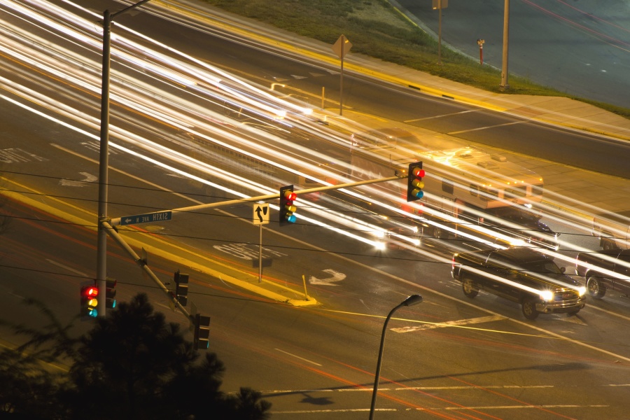đèn giao thông, đường dấu hiệu, xe hơi, đường nhựa, ánh sáng, tốc độ, dòng