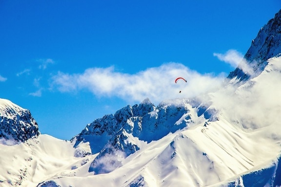 Deporte, paracaídas, hombre, montaña, cielo, nieve, frío, invierno