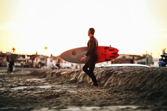 mies, surfing, ranta, hiekkaa, puutavaraa, ocean