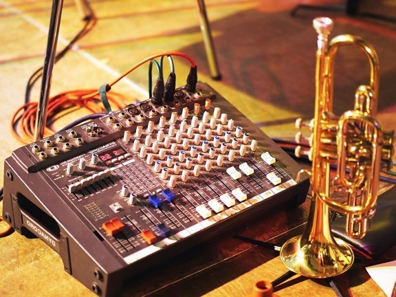 instrumento de bronze, trompete, eletrônica, áudio, equipamento