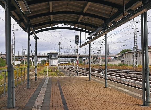 Stazione ferroviaria, tetto, semafori, ferrovie, casa, piattaforma