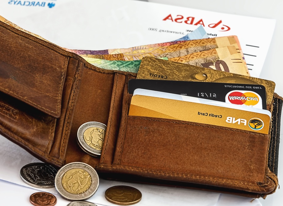 財布、お金、金属のコイン、カード、クレジット カード、金融