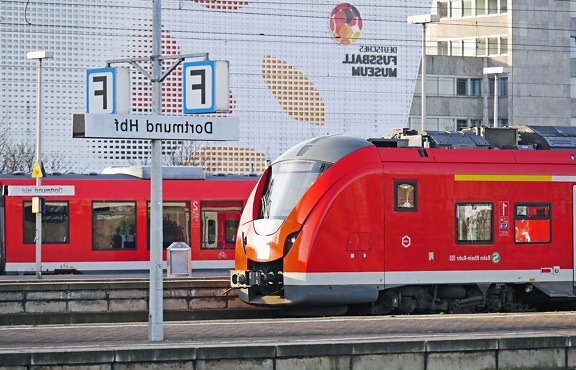 locomotief, modern, spoorwegen, train station, city, platform, concrete