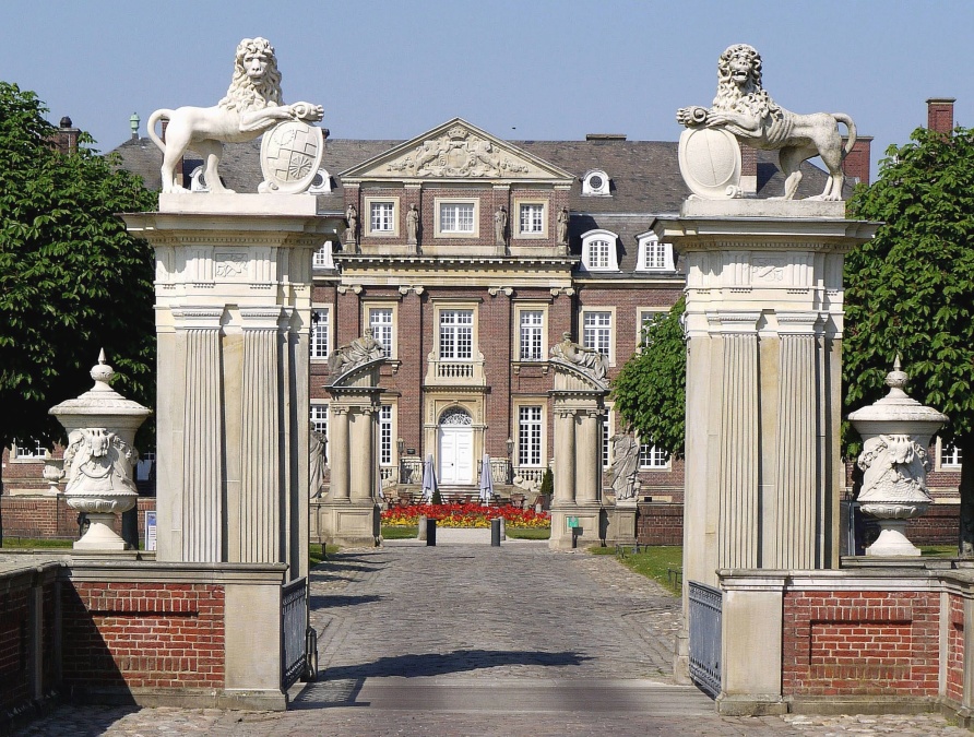 Maison, architecture, pilier, lion, figure, porte, façade, résidence