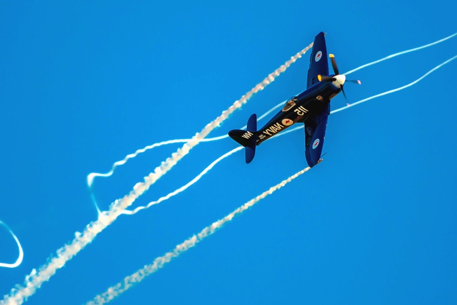 Avion, acrobaties, airshow, hélice, fumée