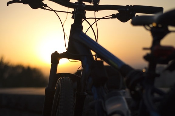 Coucher de soleil, vélo, véhicule, métal, pneu, forêt