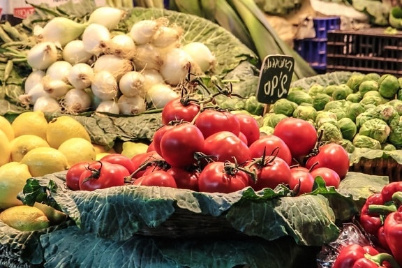 食品、新鮮なフルーツ、ダイエット、栄養、食事、健康、野菜、トマトを食べる