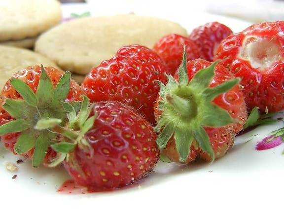 Erdbeere, Obst, Lebensmittel, süß, Dessert, frisch, Diät, reif, lecker