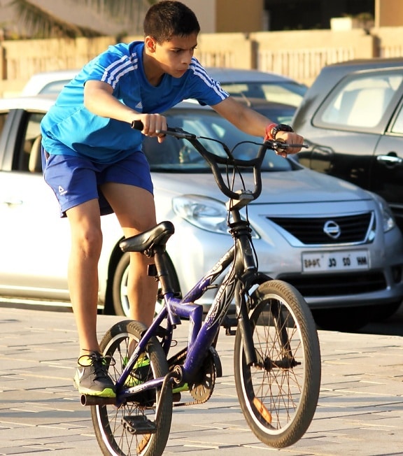 เด็ก จักรยาน ในเมือง เมือง ความสุข จักรยาน