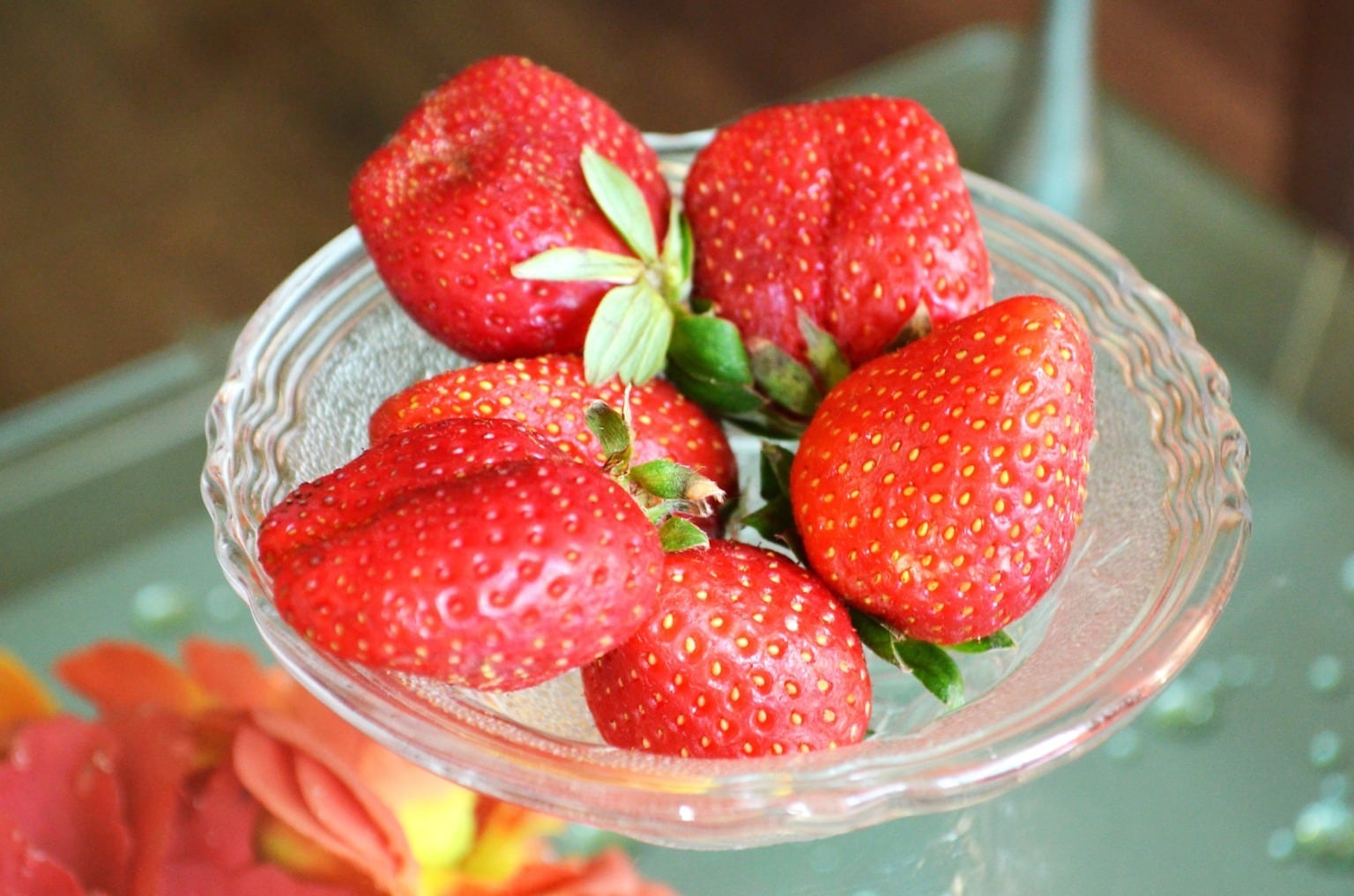 Клубника без регистрации. Strawberries in a Bowl. Japan food solutions (j.f.s) s.a.e Strawberries pictures.