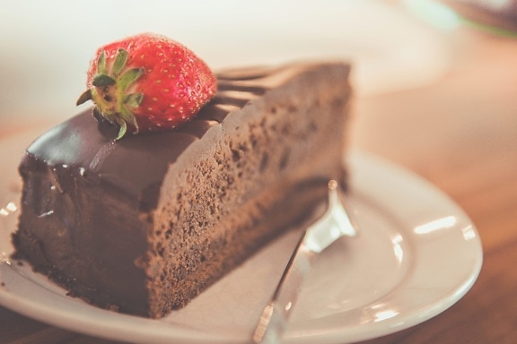 巧克力蛋糕, 草莓, 水果, 勺子, 甜点