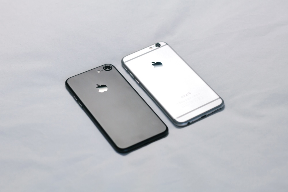 telefon komórkowy, minimalistyczny design, luksusowe, technologia
