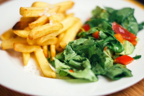 french fries, salad, diet, food, vegetable, meal, lettuce, appetizer, vegetarian