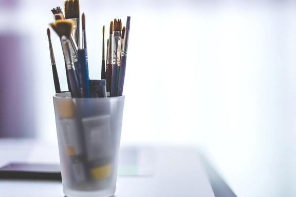 Art studio, pensel, glas, objekt, verktyg