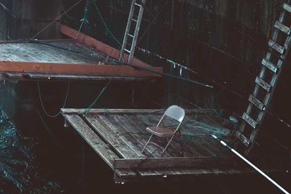 釣りドック、椅子、木製のはしご