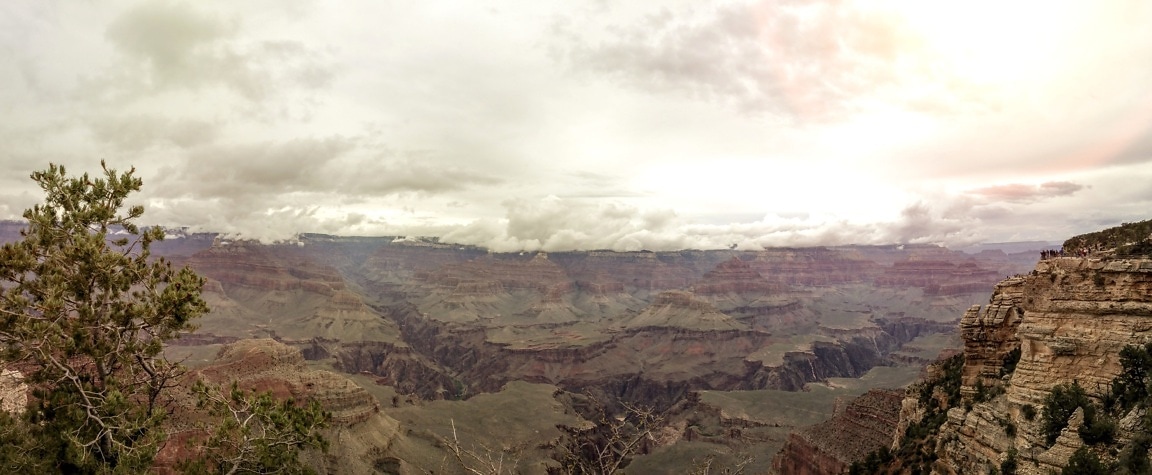 Greystone canyon. Утес в пустыне.