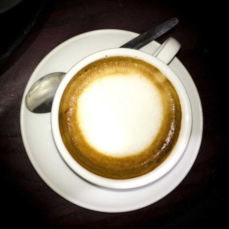 Taza de café, espuma, café expreso, bebida, cafeína, cappuccino, porcelana