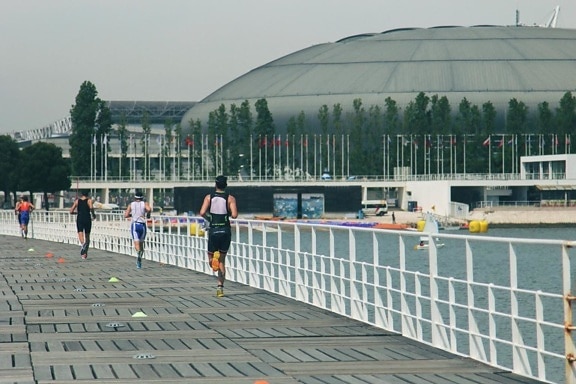 คน กีฬา นักกีฬา เมือง น้ำ แสง ท้องฟ้า สะพาน แข่งขัน ภูมิทัศน์ การแข่งขัน