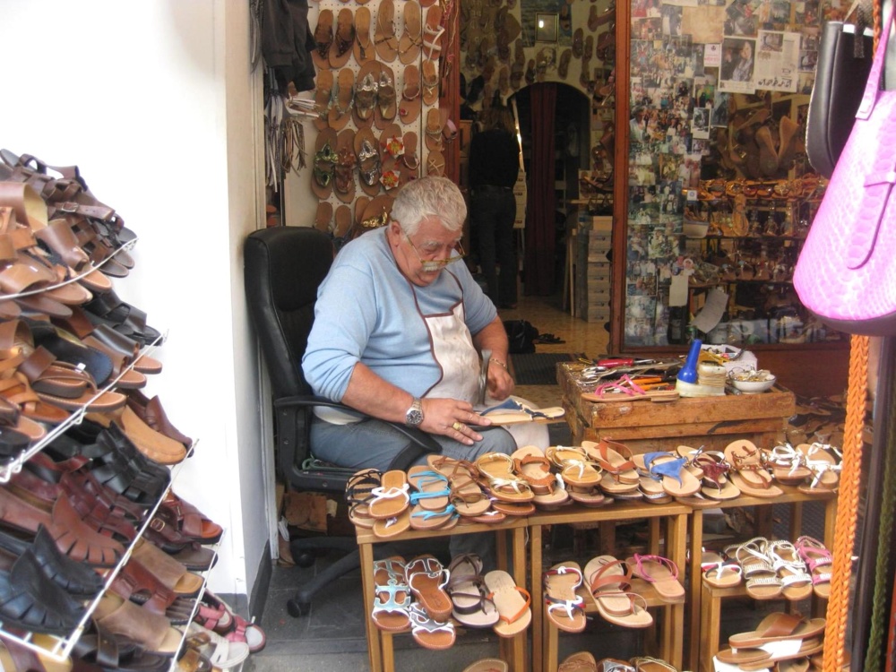 Hombre, trabajo, zapato, tienda, calle, artesanía, gente, mercado, comercio